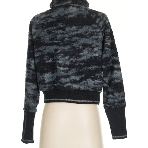 Athleta Tugga Sherpa Jacket Fog Camo  Size Medium - Picture 5 of 10